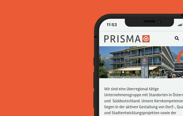 Ein Ausschnitt von einem Handy mit der neuen Prisma Website darauf