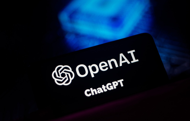 OpenAI ChatGPT Logo in weiss auf schwarz-blauem Hintergrund
